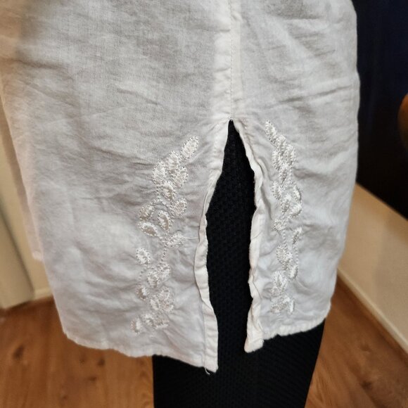 nineTy size L, white 100% cotton, tunic blouse with embroidered trim, v-neck - Picture 13 of 16